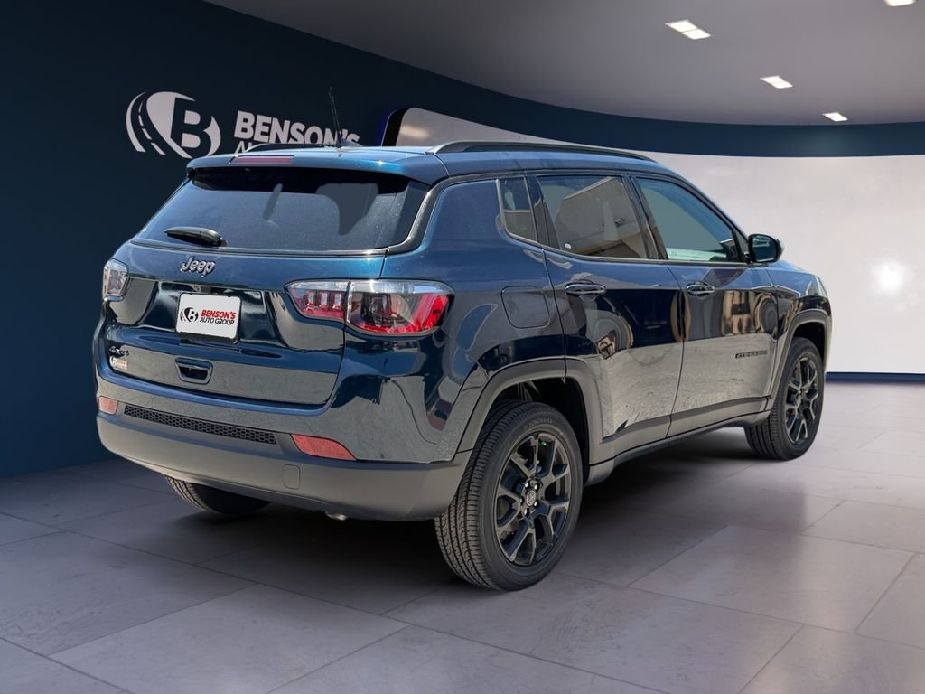 New 2026 Fathom Blue Pearl-Coat Exterior Paint Jeep Latitude image 5