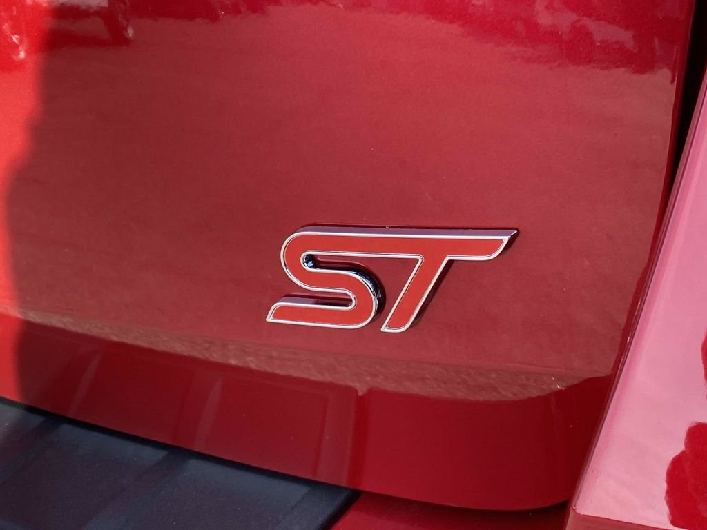 New 2026 Rapid Red Metallic Tinted Clearcoat Ford ST image 4