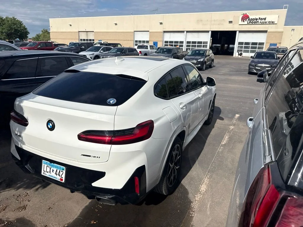 Used 2023 White BMW xDrive30i image 4