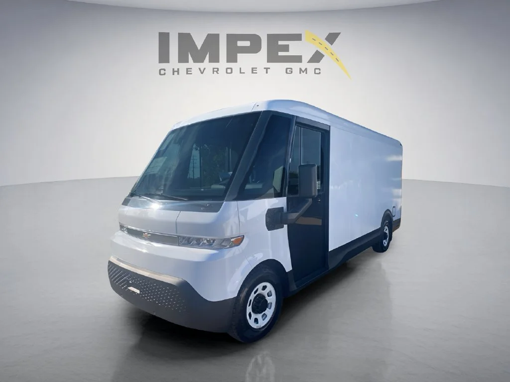 Used 2025 Oyster White Chevrolet EJY image 1