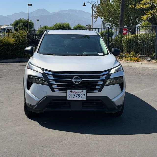 Used 2024 Silver Nissan S image 2