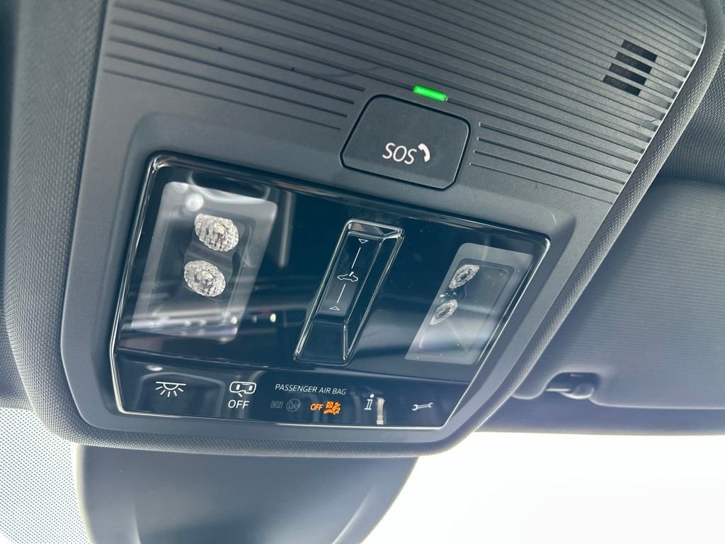 Used 2022  Volkswagen Autobahn image 41