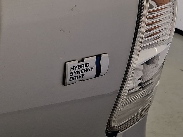 Used 2014 Silver Toyota Three image 36
