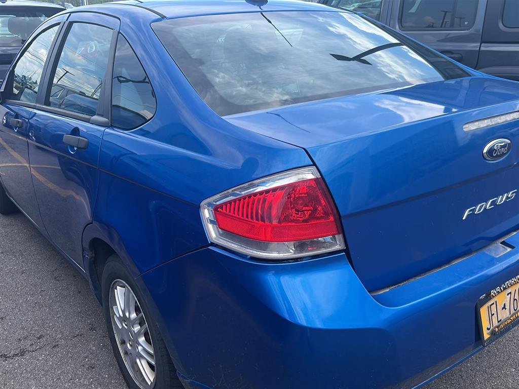 Used 2011 Blue Flame Metallic Ford SE image 8