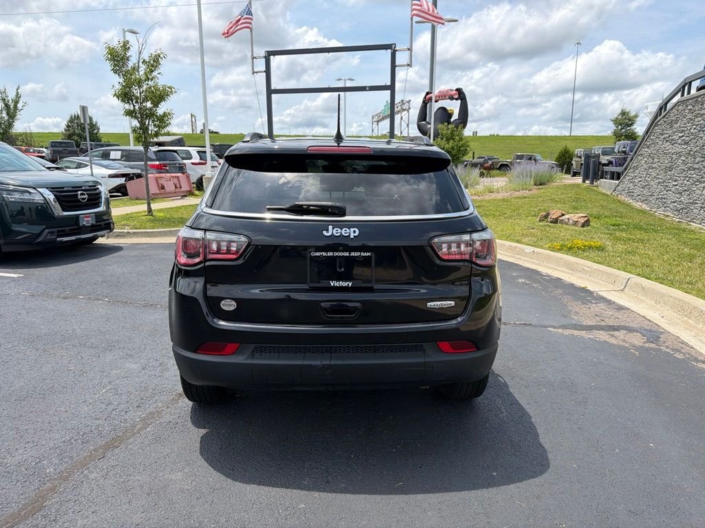 Used 2018 Black Jeep Latitude image 6