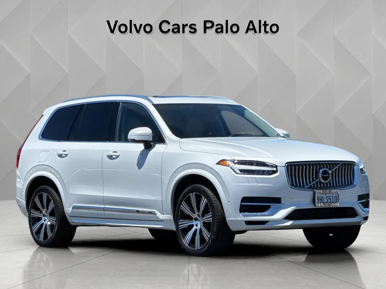 Used 2023 White Volvo T8 Plus Bright Theme 7 Passenger image 12