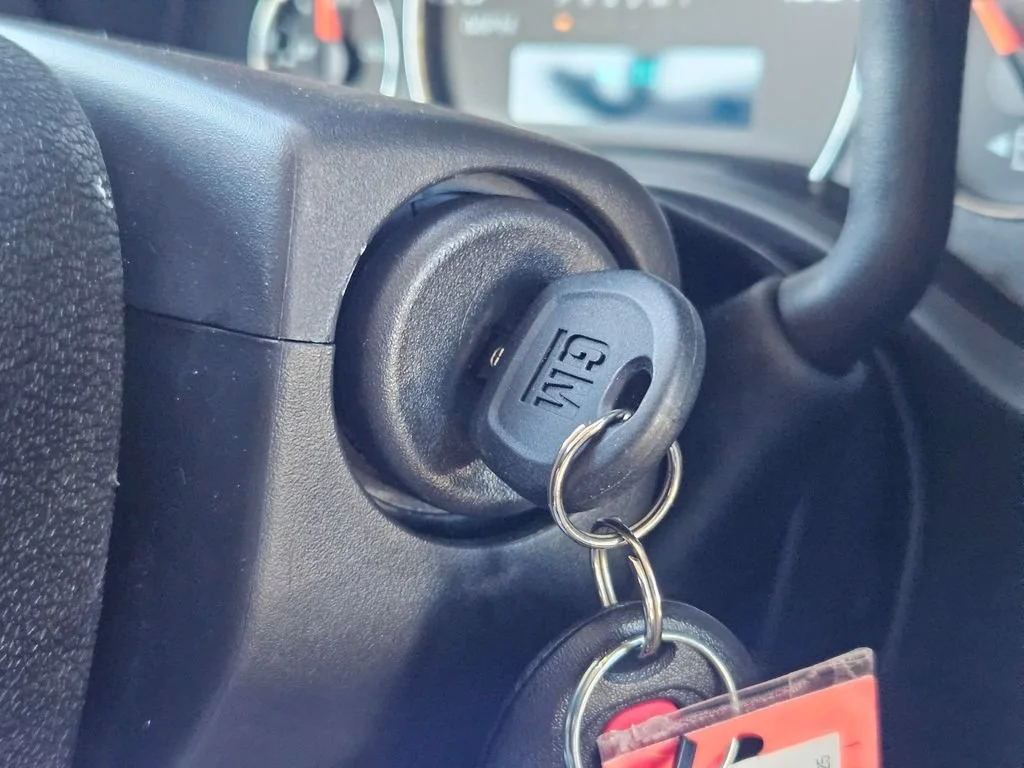 2025 Chevrolet Express Cargo Work Van - Photo 17