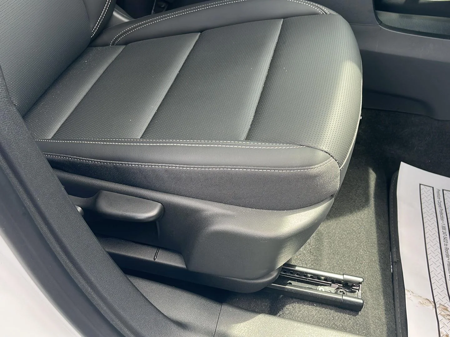 Used 2025 Summit White Buick Preferred image 30