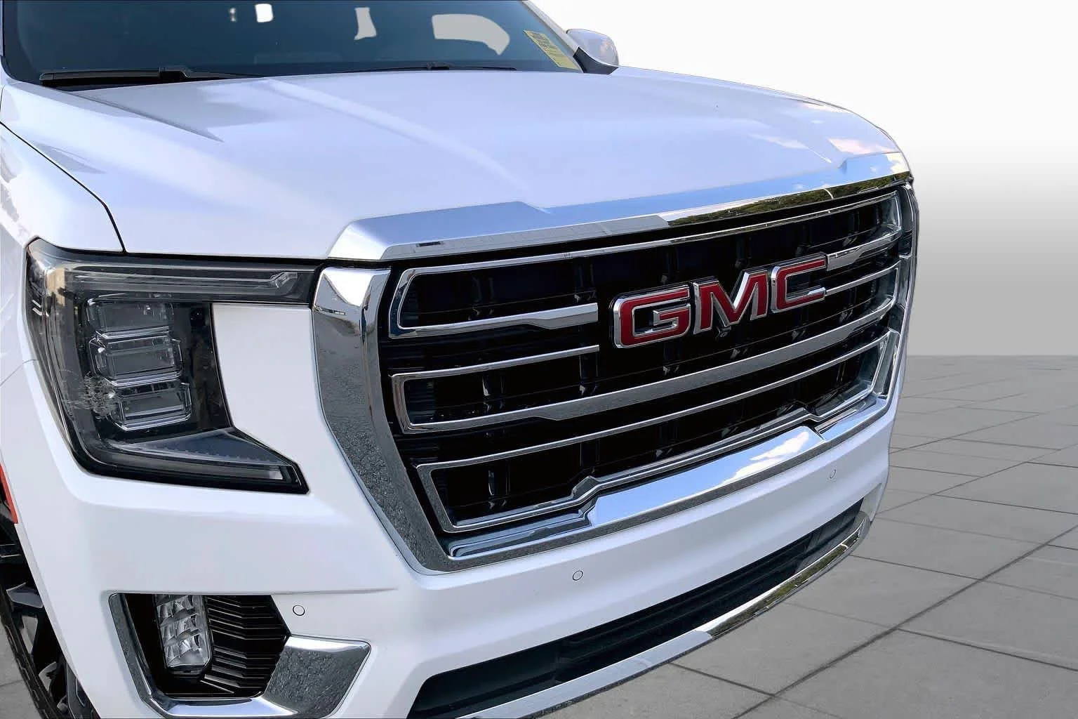 Used 2023 Summit White GMC SLT image 27