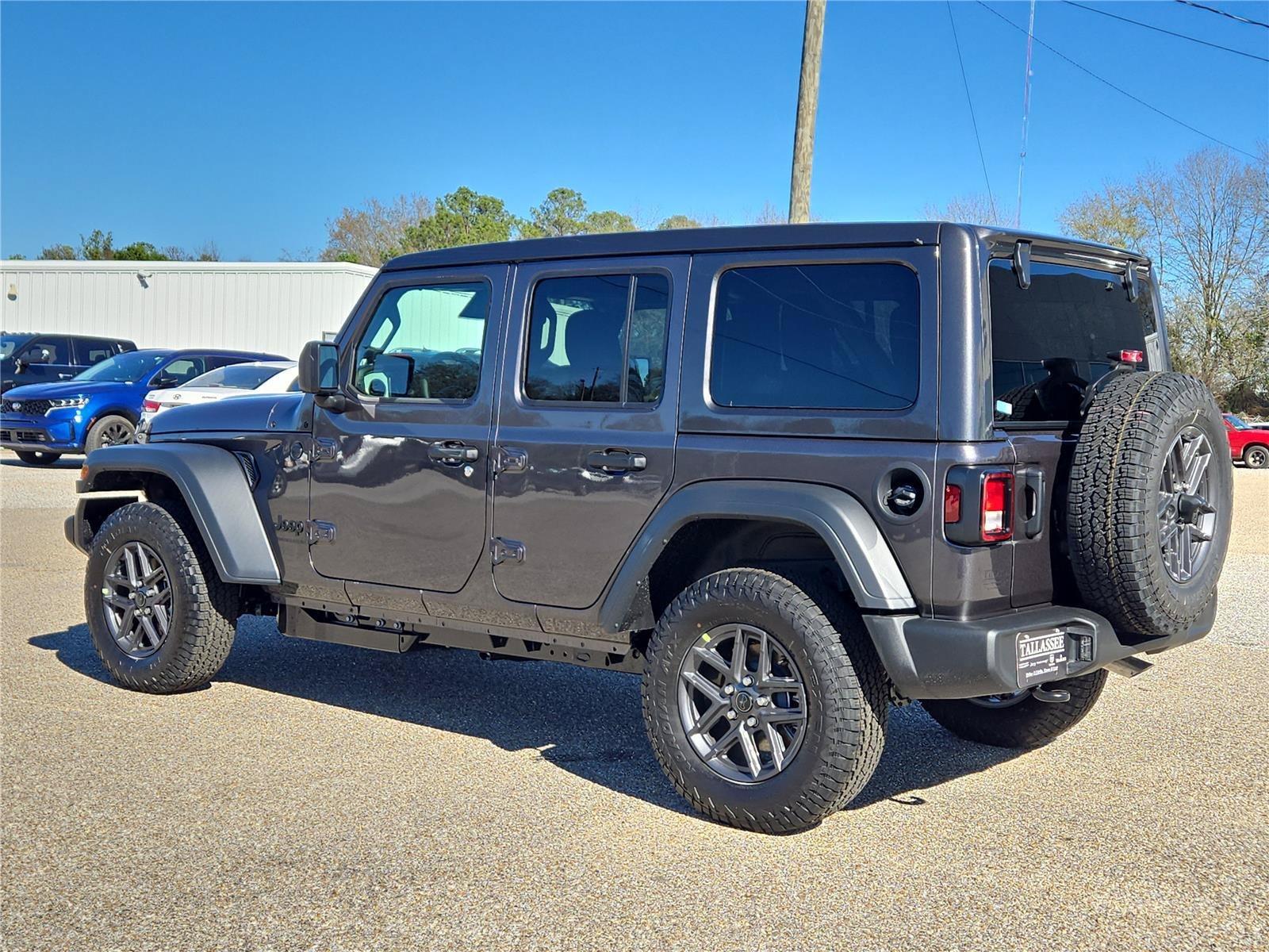 New 2026 Granite Crystal Metallic Clearcoat Jeep Sport S image 10