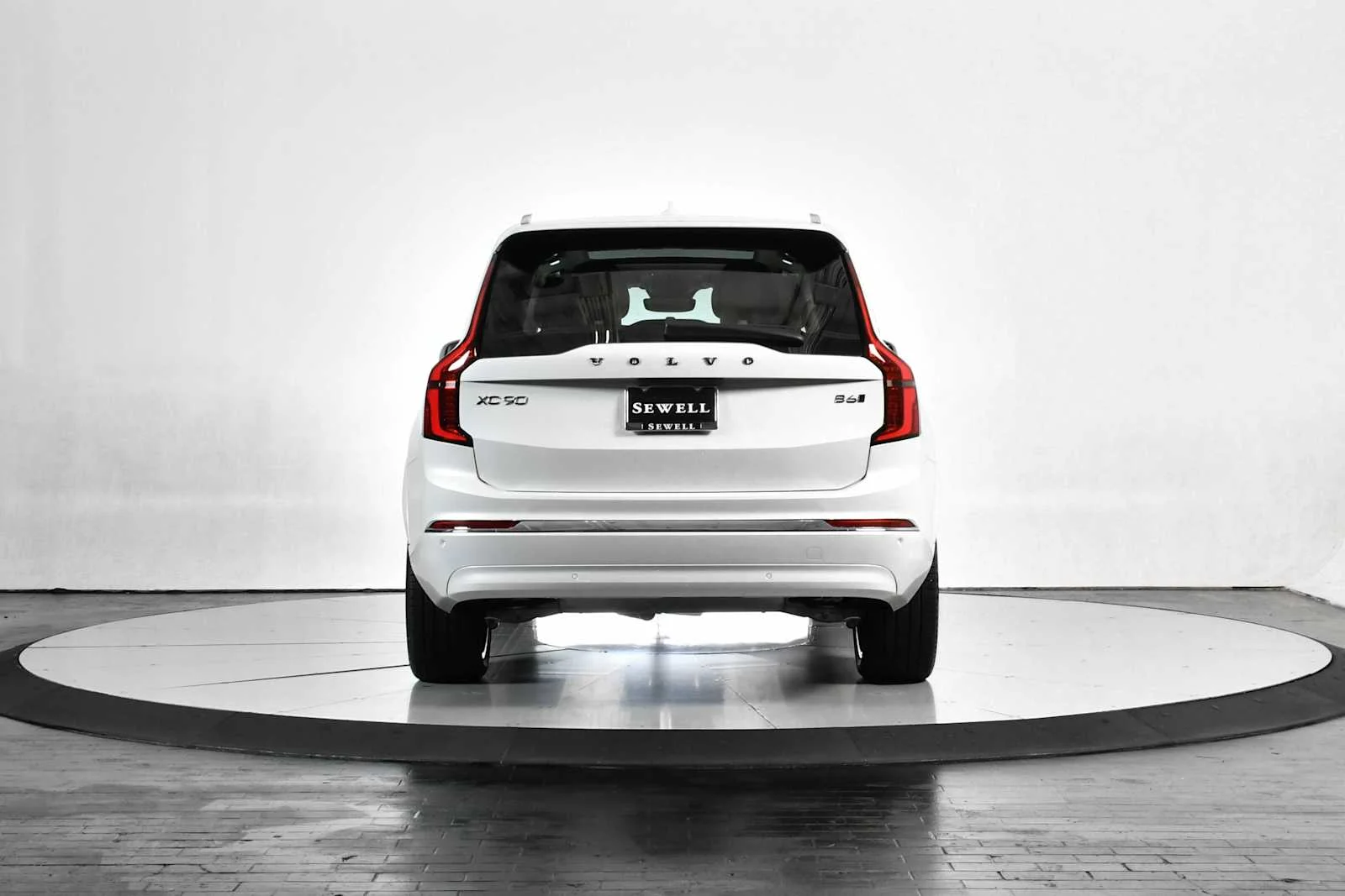 Used 2026 Crystal White Pearl Volvo Ultra image 5