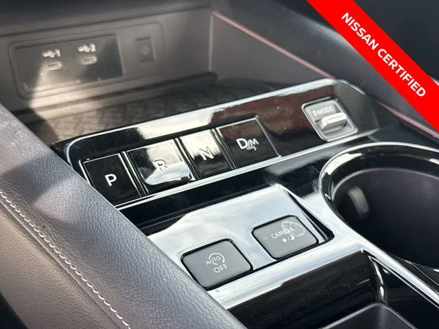 Used 2025 Gold Nissan SL image 19