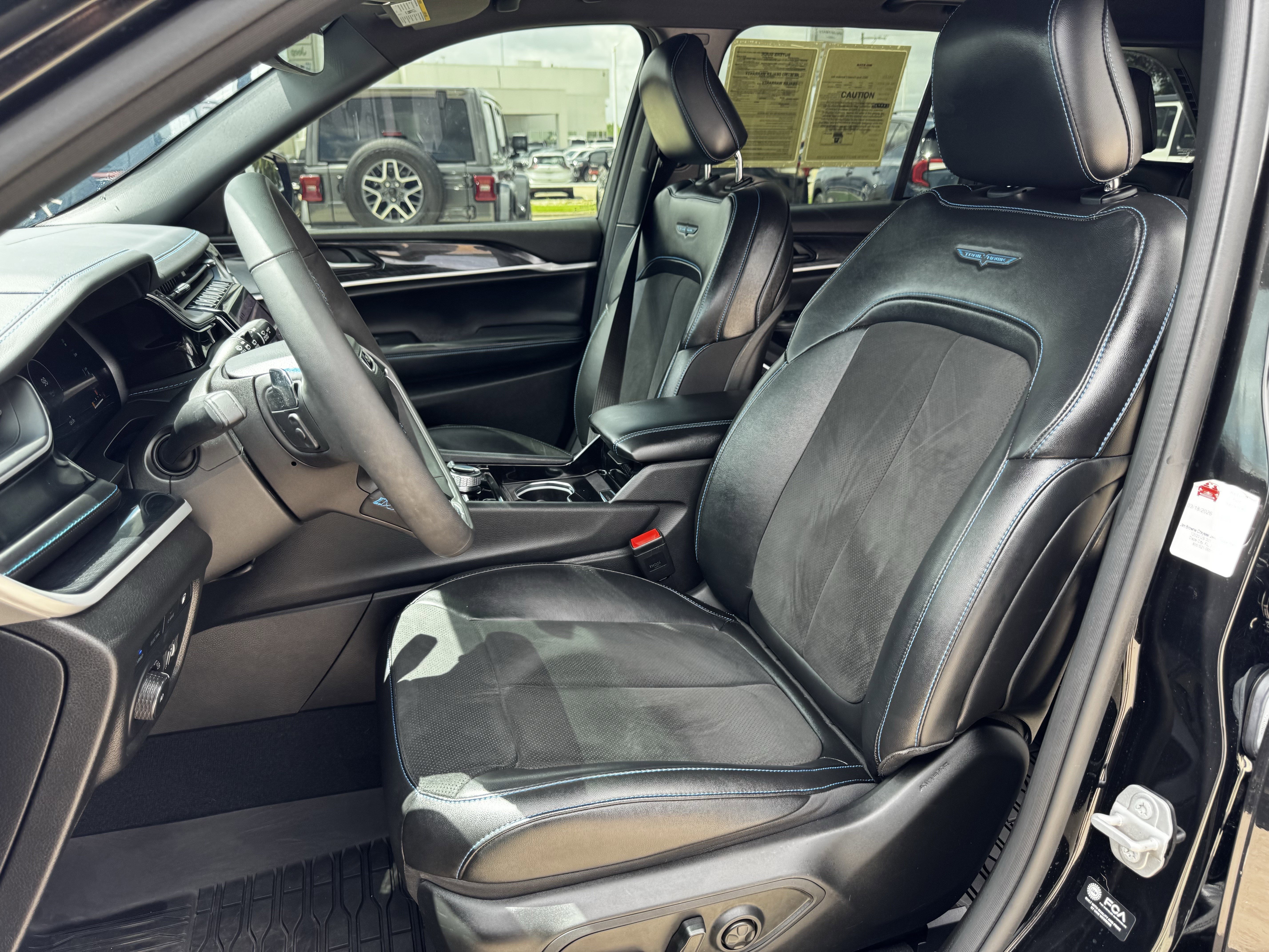 Used 2022 Diamond Black Crystal Pearlcoat Jeep Trailhawk image 27