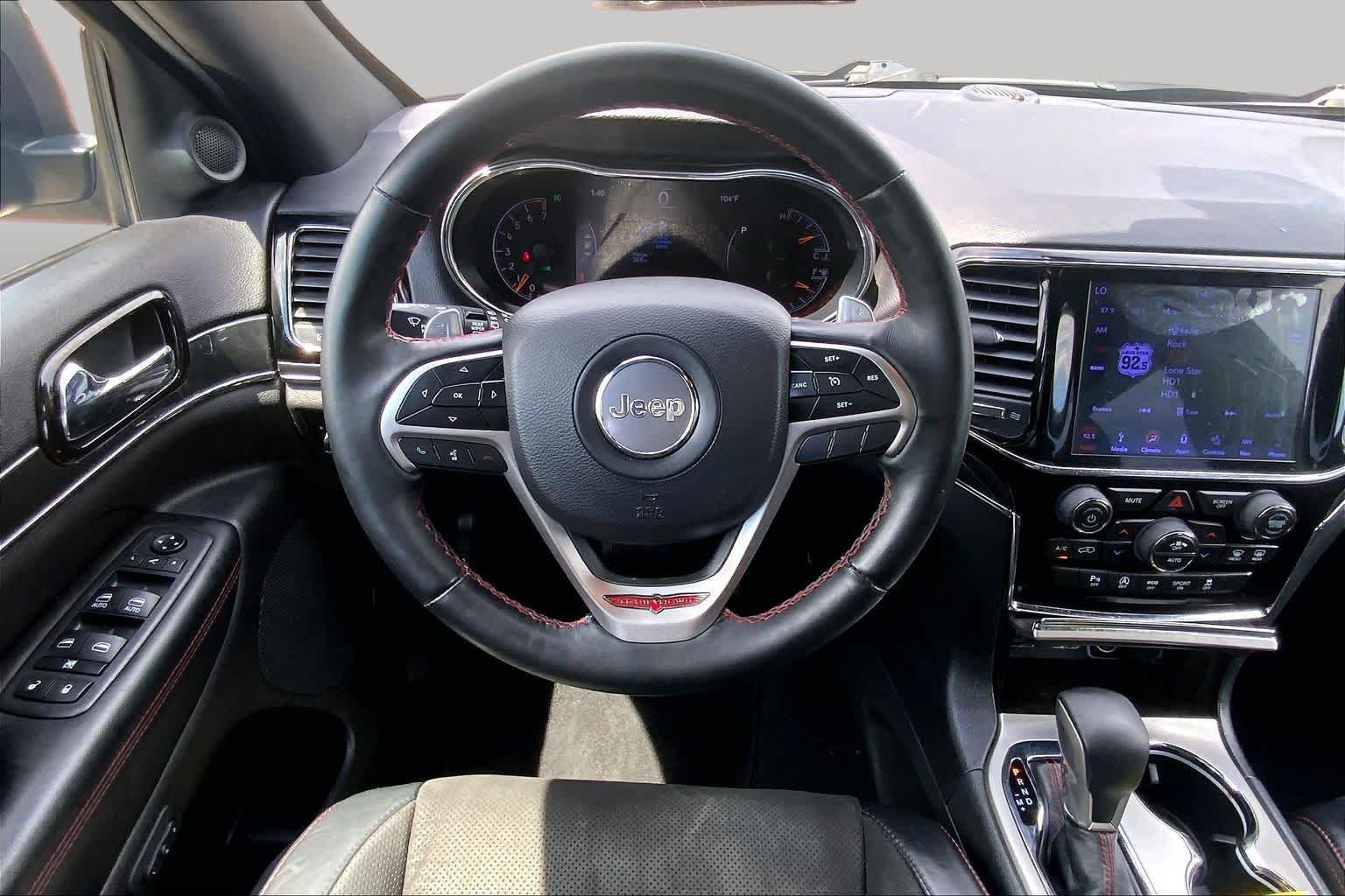 Used 2019 Diamond Black Crystal Pearlcoat Jeep Trailhawk image 6