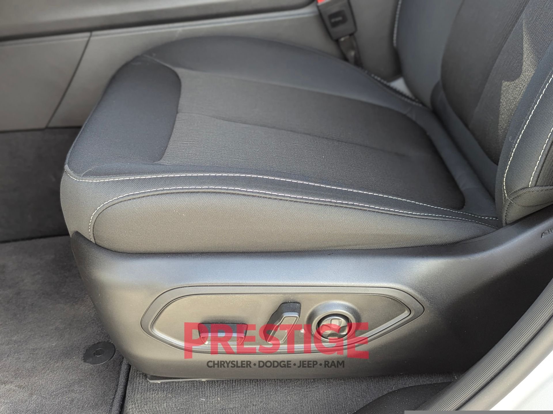 New 2026 Silver Zynith Exterior Paint Jeep Laredo X image 24