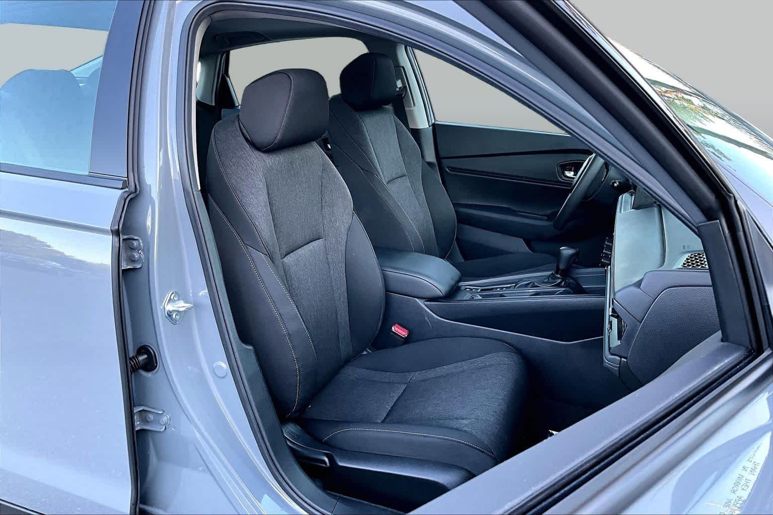 Used 2026 Urban Gray Pearl Honda SE image 9