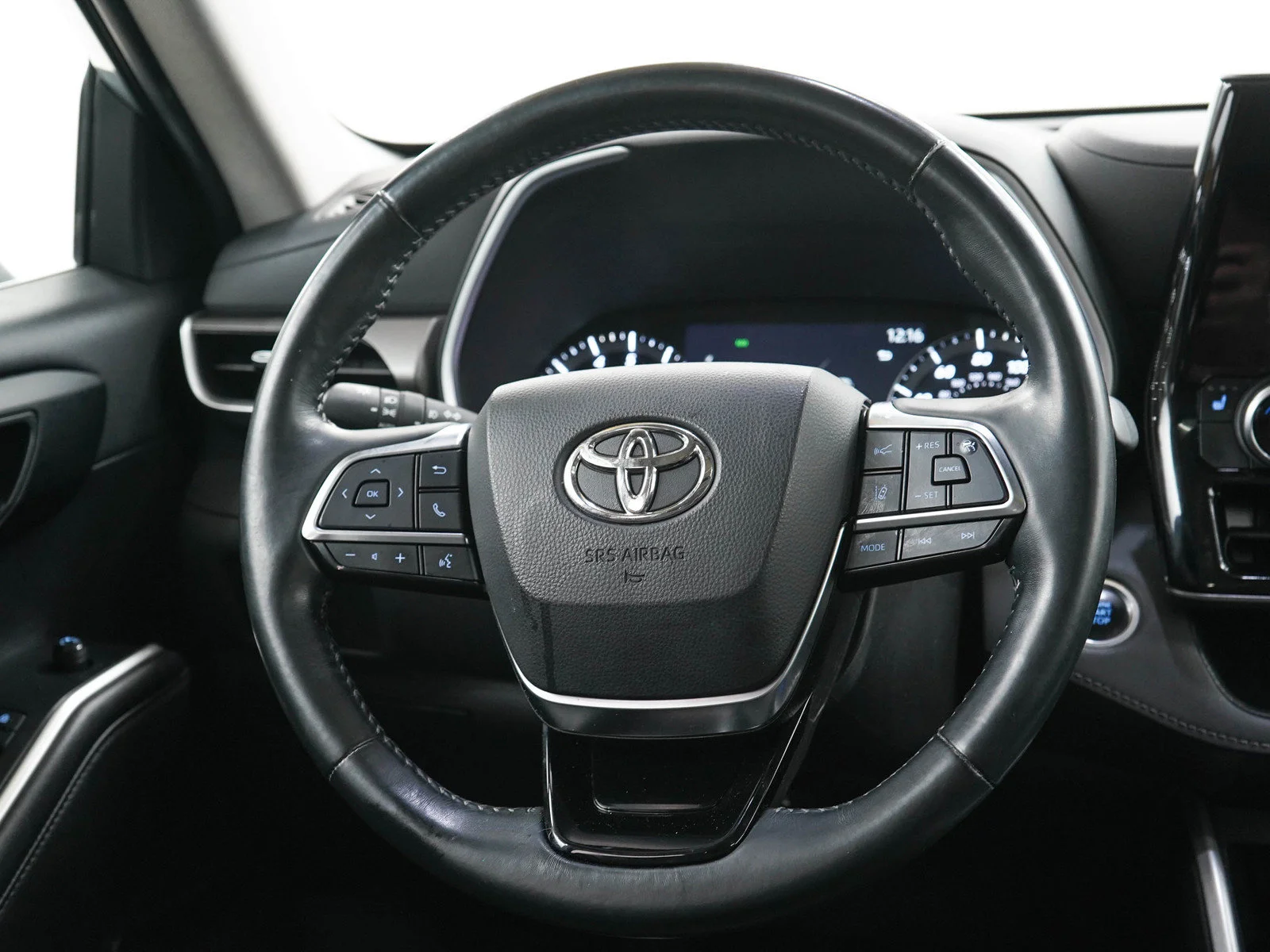 Used 2021 Silver Toyota 4D WAGON XLE AWD image 18