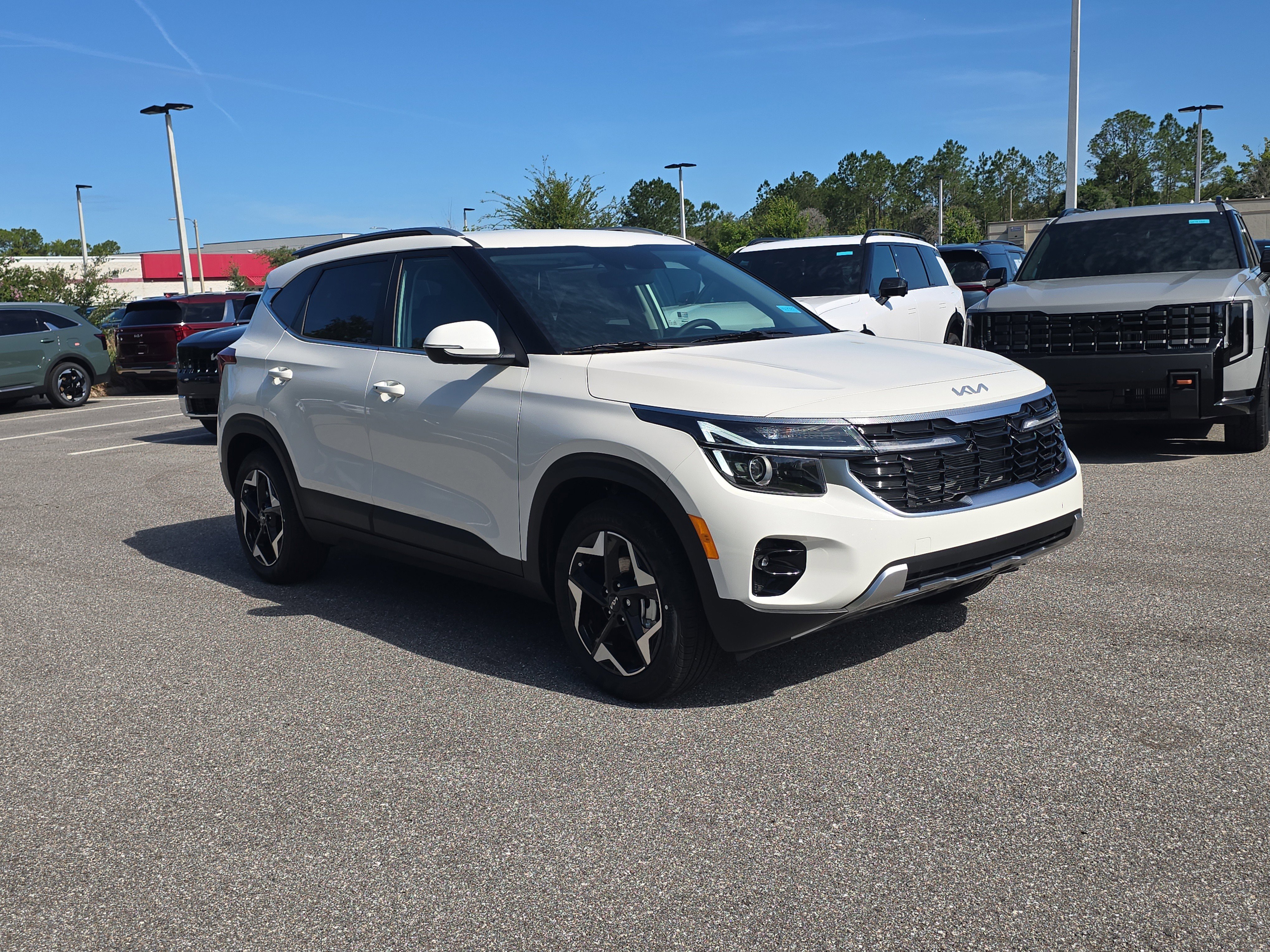 New 2026 Snow White Pearl Kia EX image 2