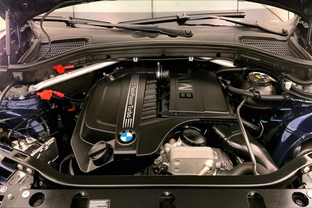 Used 2017 Deep Sea Blue Metallic BMW  image 9