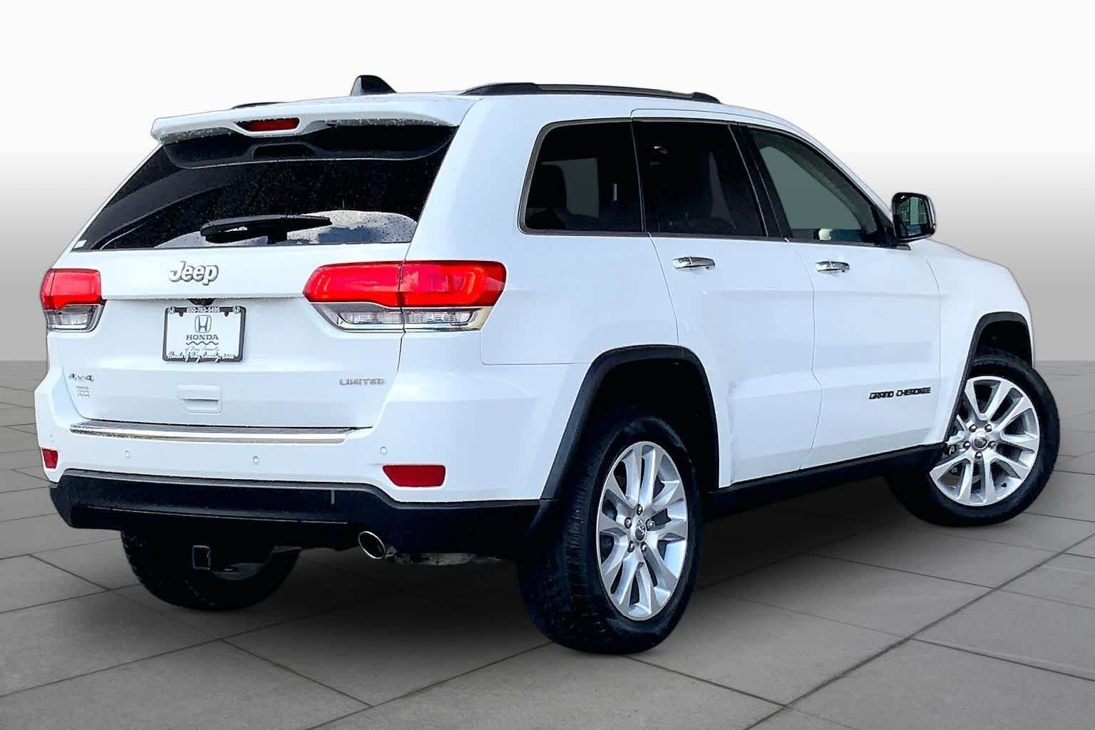Used 2017 Bright White Clearcoat Jeep Limited image 13