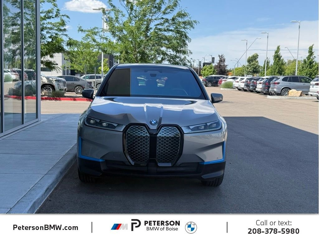 Used 2024 Gray BMW xDrive50 image 8