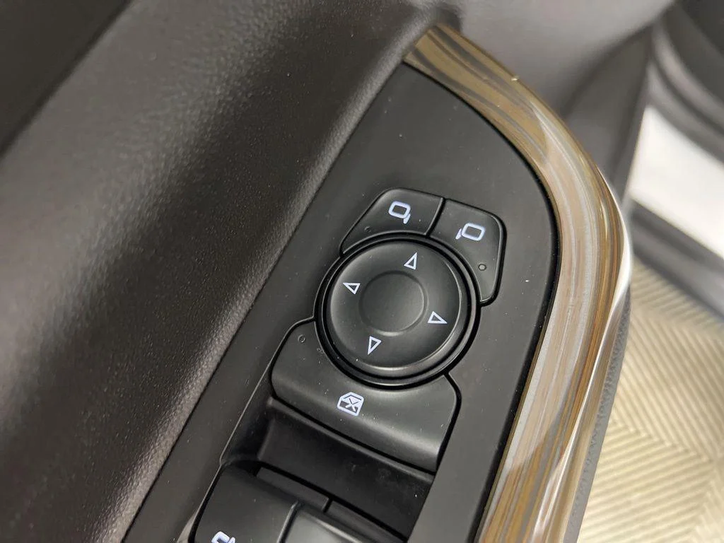 Used 2023 Summit White GMC SLE image 12