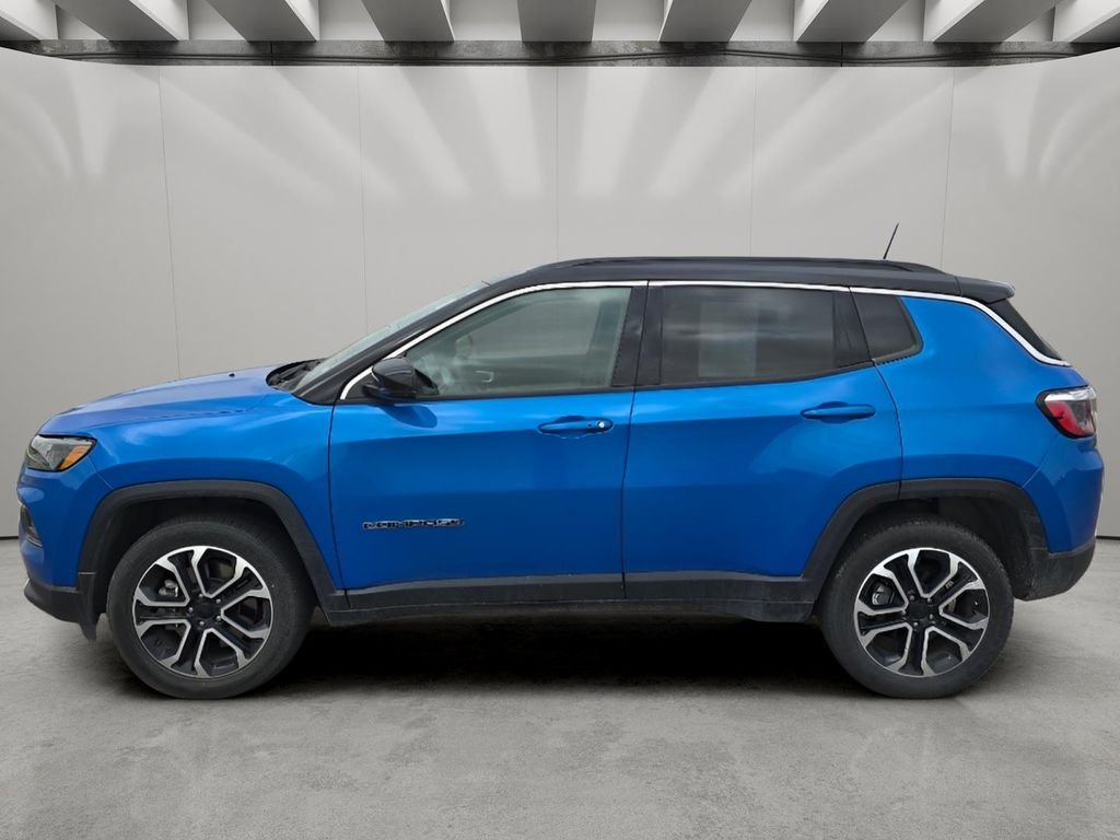 Used 2024 Hydro Blue Pearlcoat Jeep Limited image 2