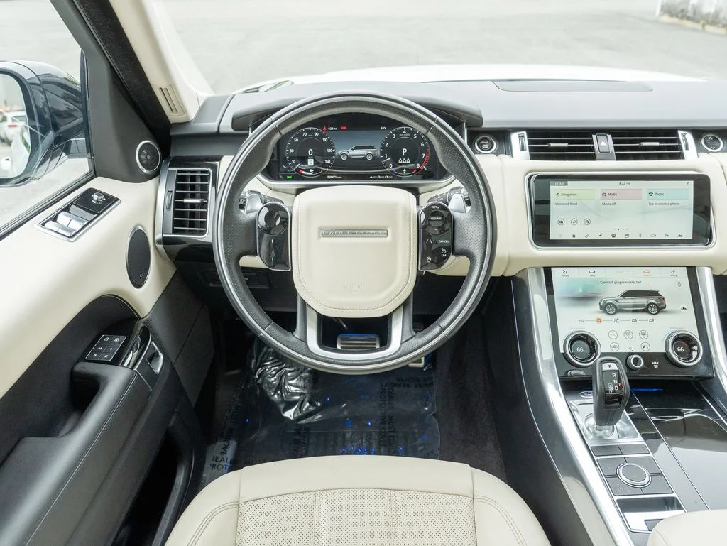 Used 2022 White Land Rover HSE Silver Edition image 13