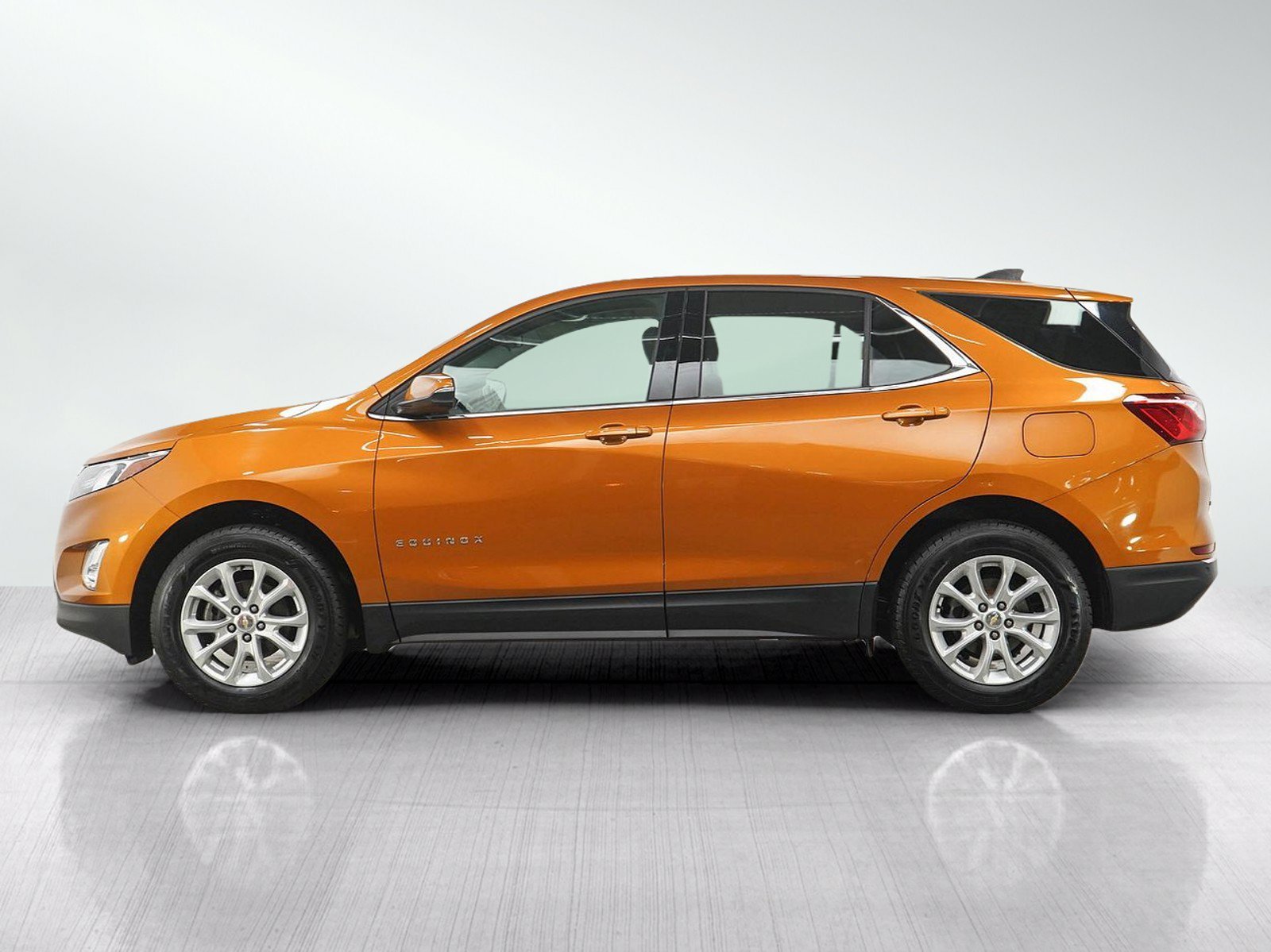 Used 2018 Chevrolet Equinox LT with VIN 2GNAXSEV8J6352288 for sale in South Saint Paul, Minnesota