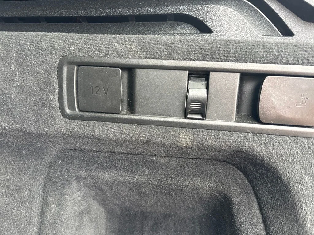 Used 2019 Gray BMW xDrive40i image 28