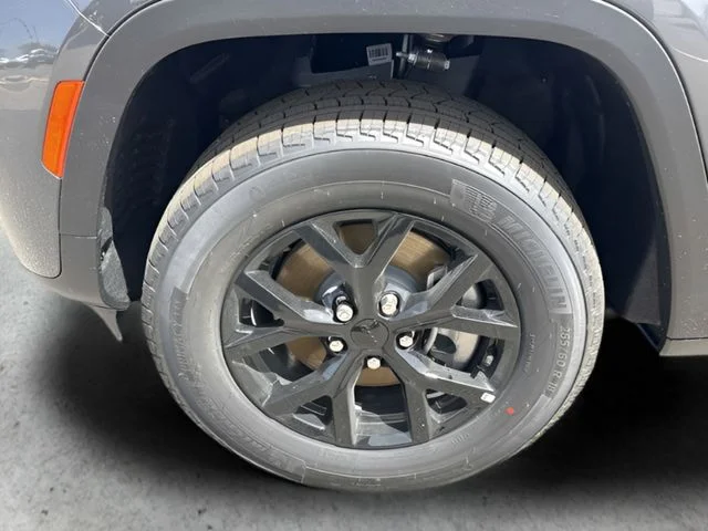 New 2026 Baltic Gray Metallic Clear-Coat Exterior Paint Jeep Laredo image 26