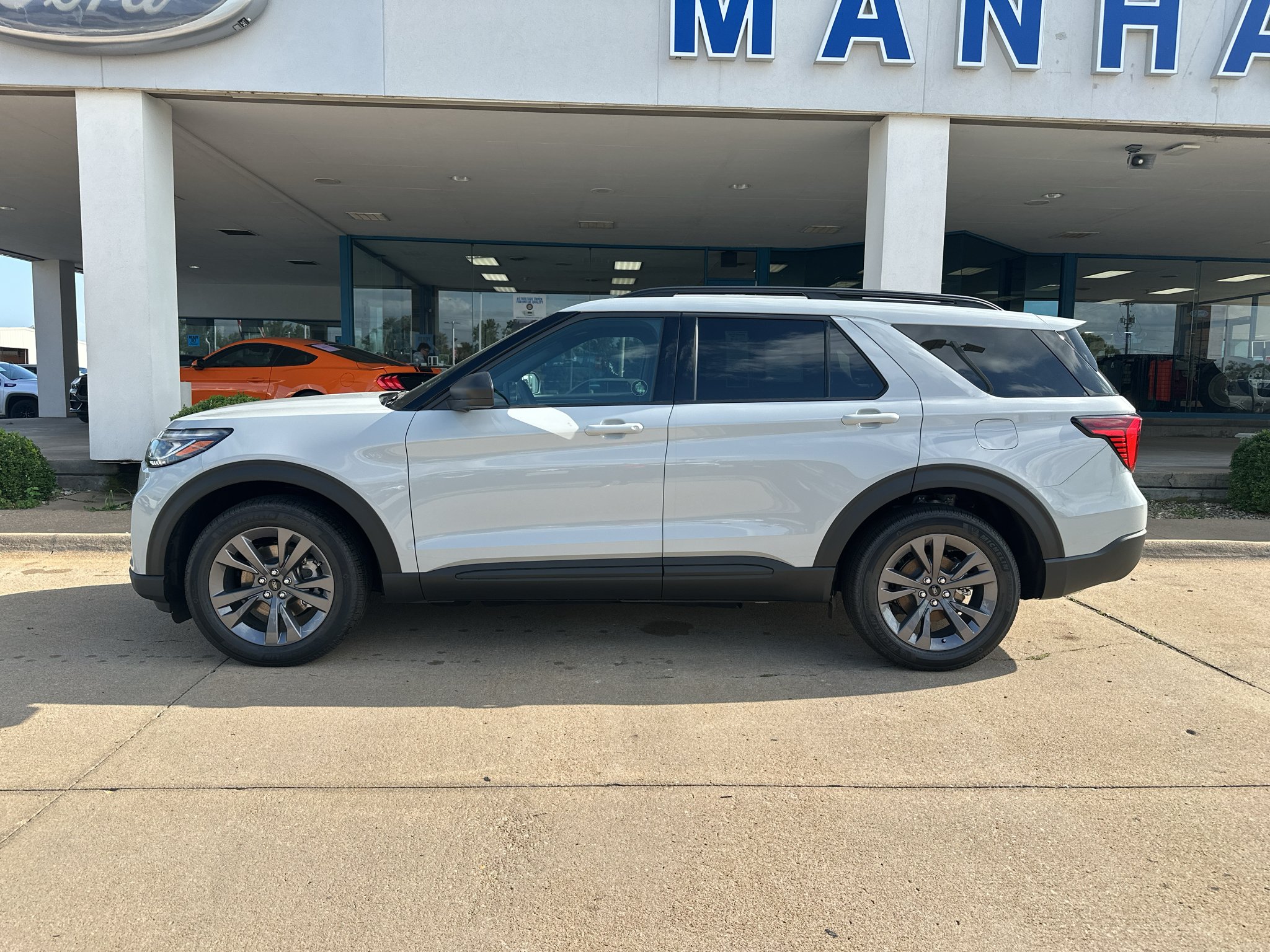 New 2027 Avalanche Gray Ford Active image 9