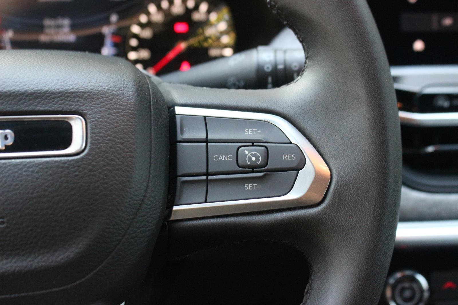 Used 2024 White Jeep Latitude image 18