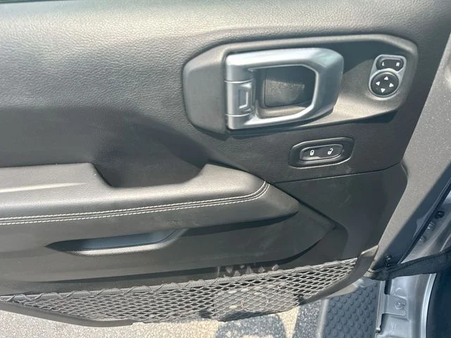 Used 2019 Silver Jeep Unlimited Sahara image 15