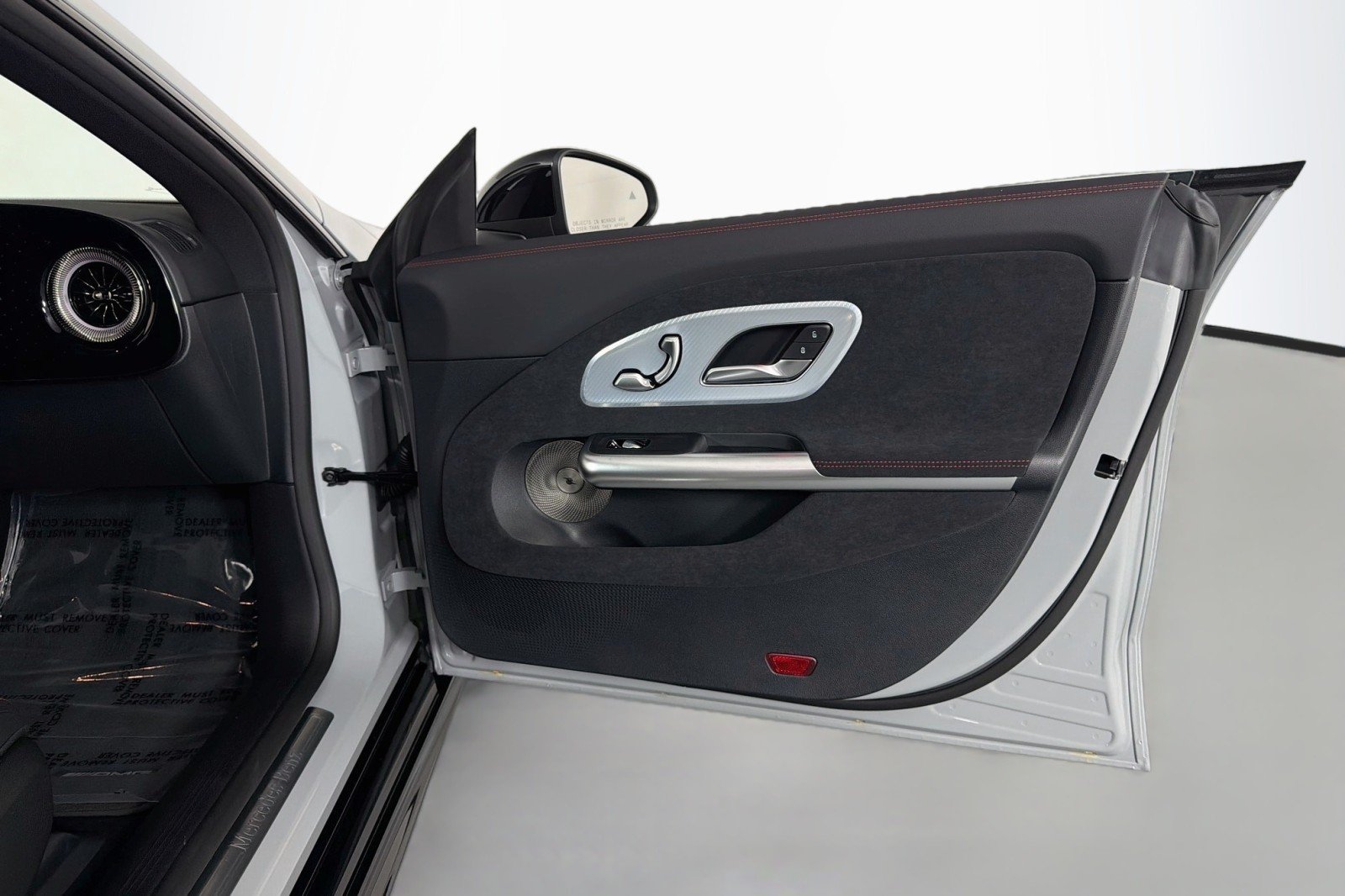 New 2027 MANUFAKTUR Alpine Grey Mercedes-Benz CLA 350 Electric image 22