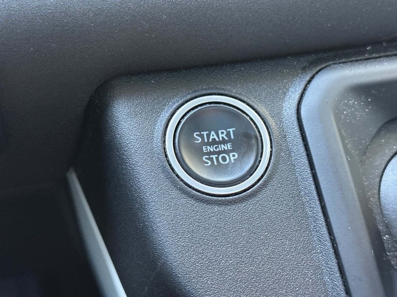 Used 2020 Silver Land Rover First Edition image 22