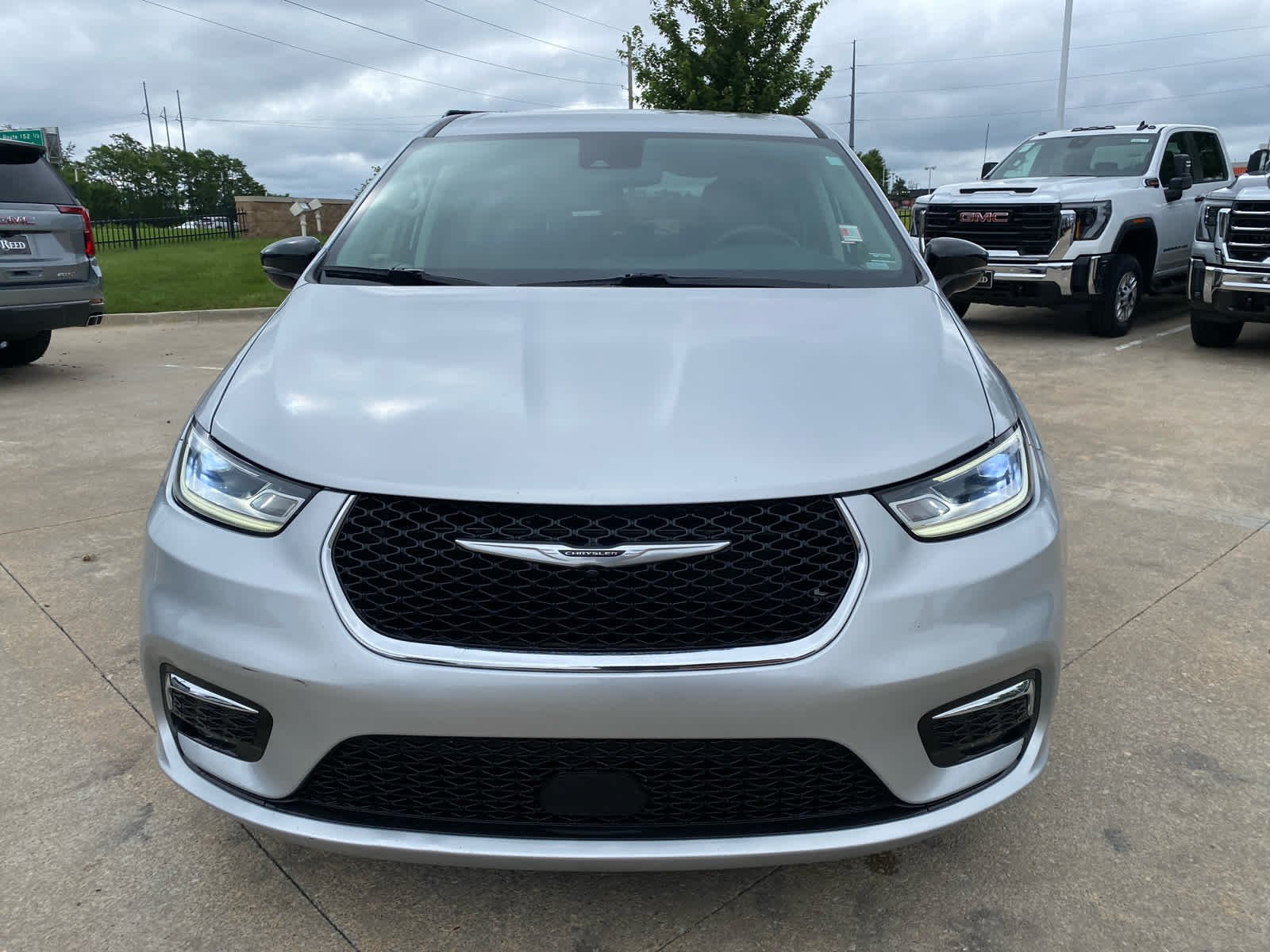 Used 2024 Chrysler Pacifica Touring L with VIN 2C4RC1BG5RR132916 for sale in Kansas City