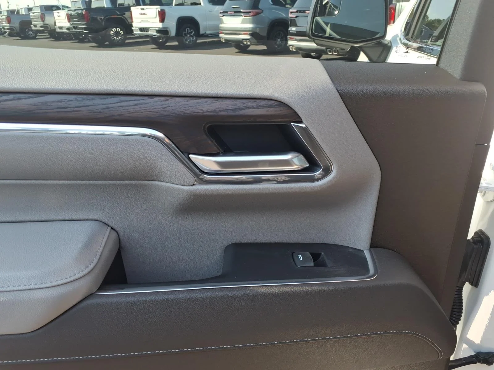 2026 GMC Sierra 1500 SLT - Photo 6