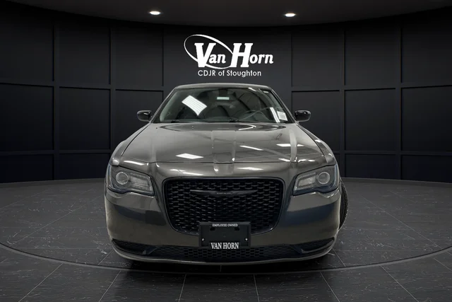 2023 Chrysler 300 Touring - Photo 9