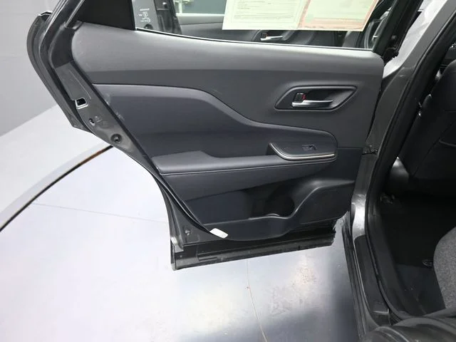 Used 2023  Toyota XLE image 18
