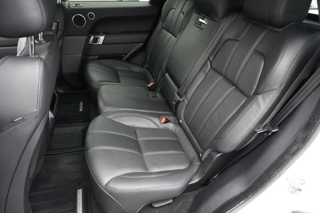 Used 2017 White Land Rover SE image 30