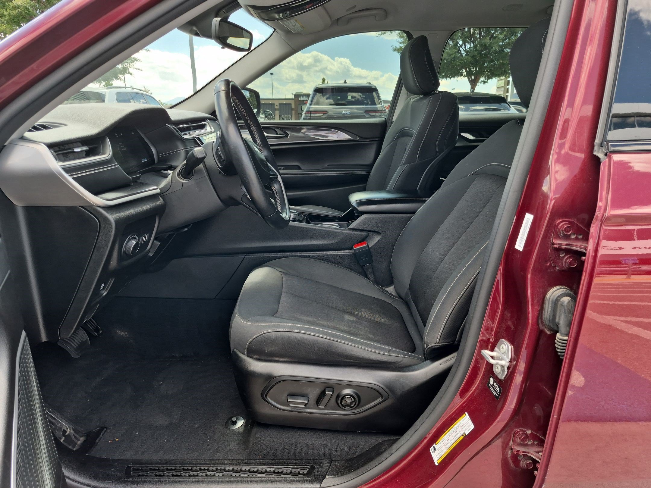Used 2022 Velvet Red Pearlcoat Jeep Laredo image 14