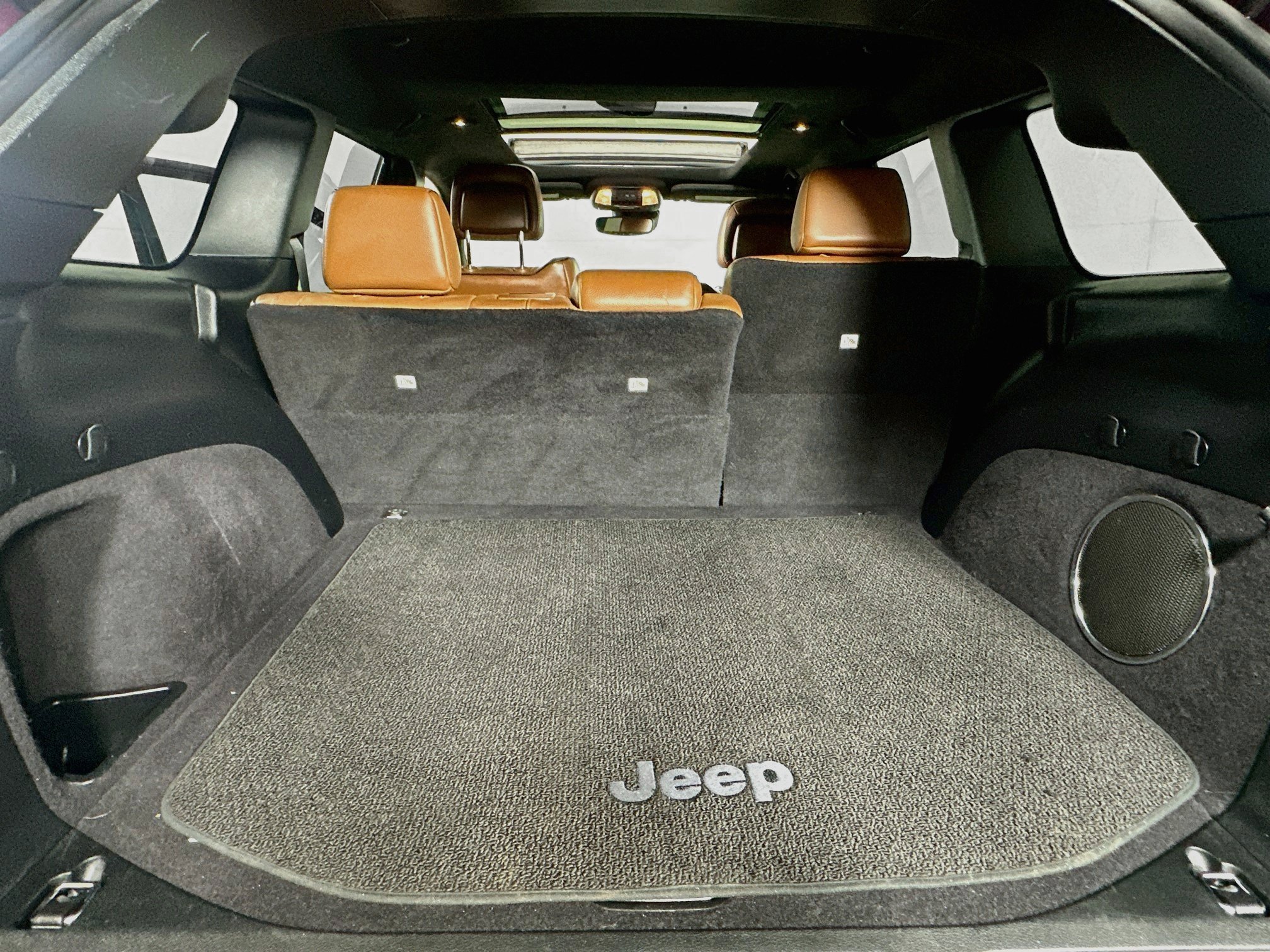 Used 2017 Velvet Red Pearlcoat Jeep Summit image 27