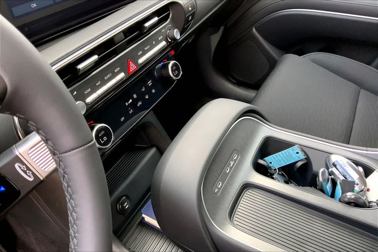New 2026 Abyss Black Pearl Hyundai SE FWD image 8
