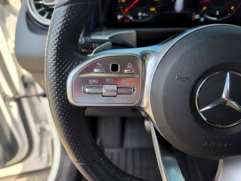 Used 2022 Digital White Metallic Mercedes-Benz GLB 250 image 19