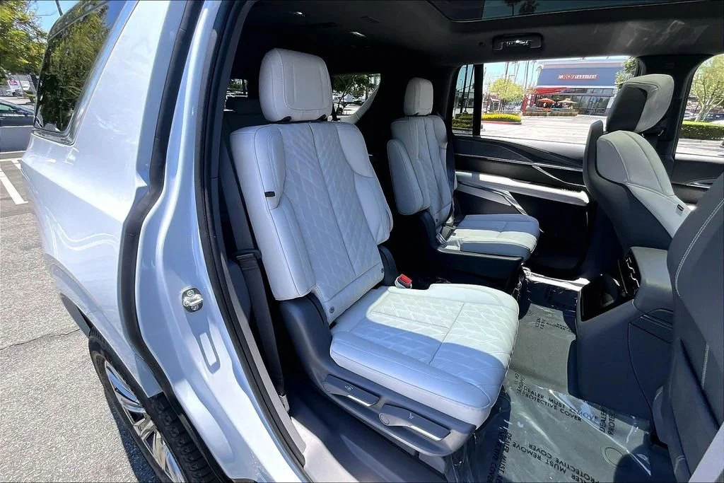 New 2026 Vibrant White Tricoat Cadillac Luxury image 32