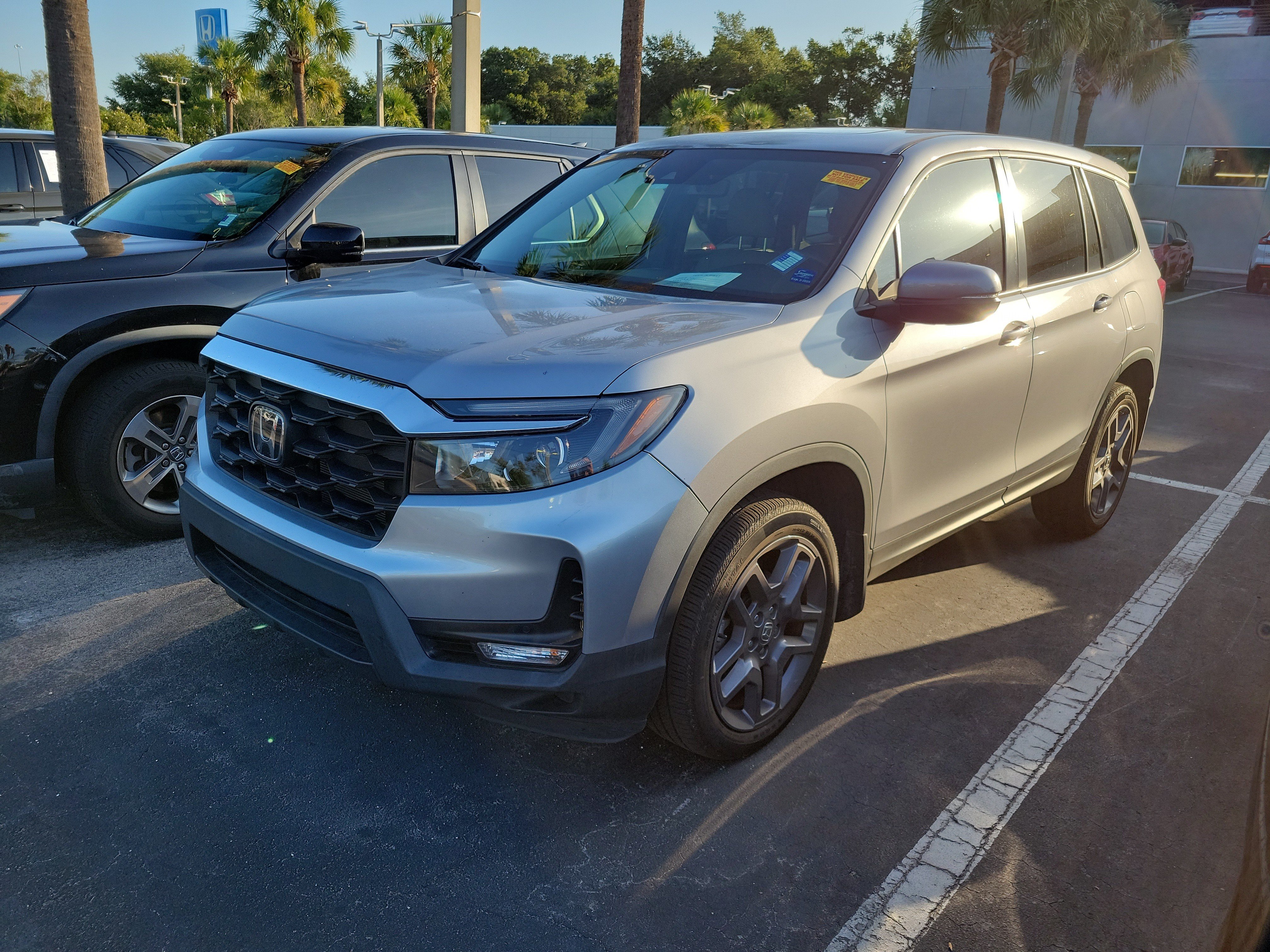 Certified Used 2023 Lunar Silver Metallic Honda AWD EX-L image 20