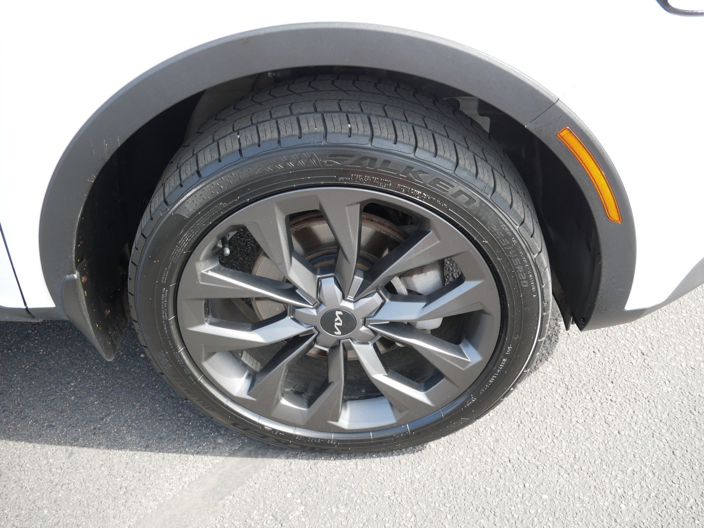 Used 2023 Glacial White Pearl Kia X-Line EX image 15