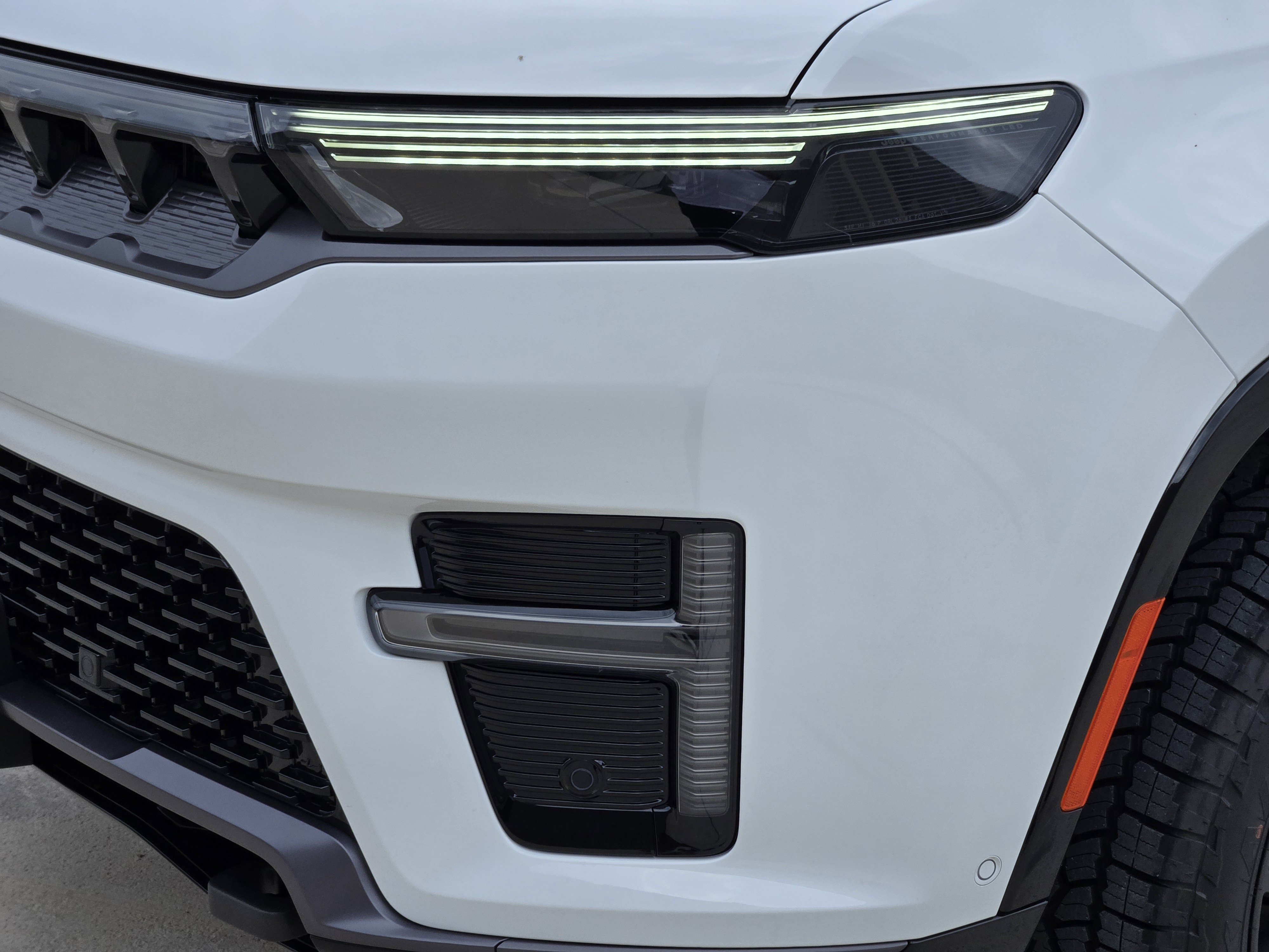 New 2026 Bright White Clear-Coat Exterior Paint Jeep Upland image 7