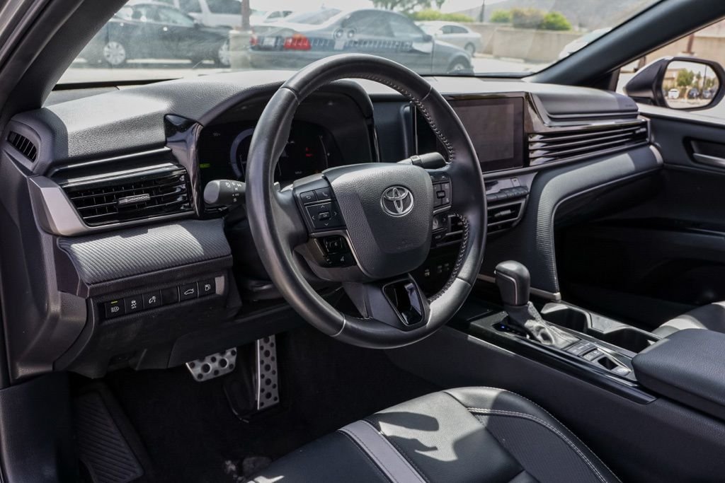 Used 2025  Toyota SE image 17
